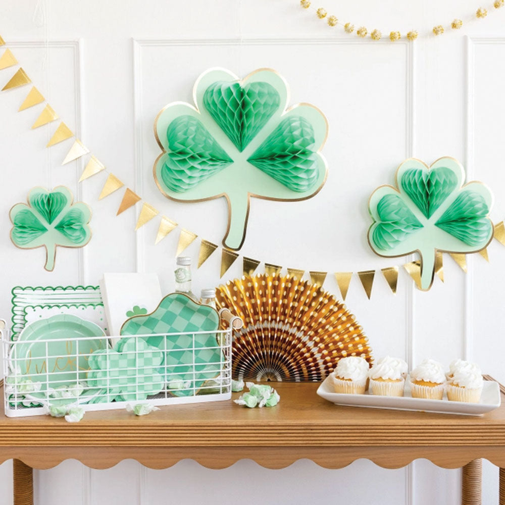 Hanging Shamrock Honeycomb