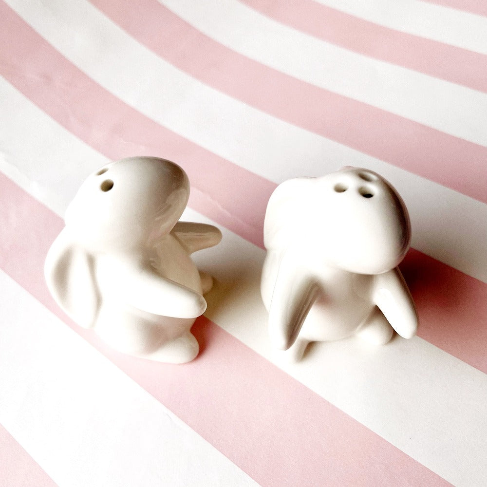 bunny salt and pepper shakers on barquegifts.com