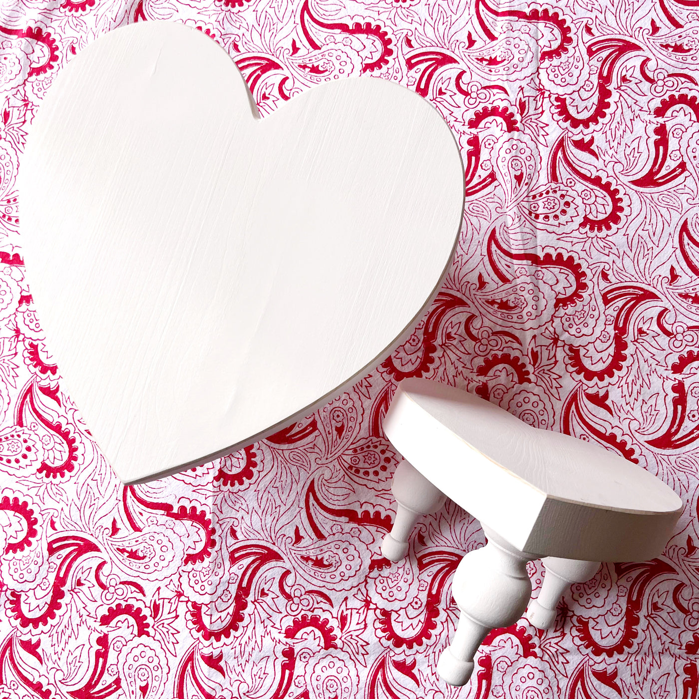 Decorative White Heart Finial Stand